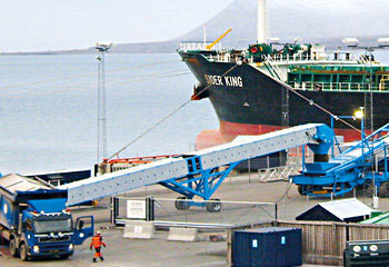 aumund clinker ship loading